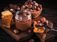 Рецепта Домашен течен шоколад с печени лешници